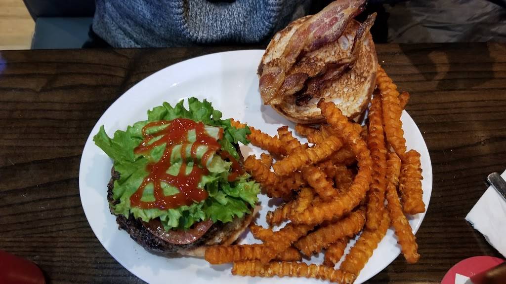 Talk of the Town Grill & Bar | restaurant | 11922 W 119th St, Overland Park, KS 66213, USA | 9136619922 OR +1 913-661-9922