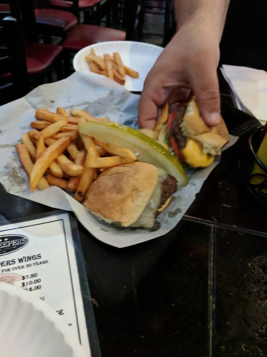 Gamekeepers Tavern & Grill | restaurant | 345 W Armitage Ave, Chicago, IL 60614, USA | 7735490400 OR +1 773-549-0400