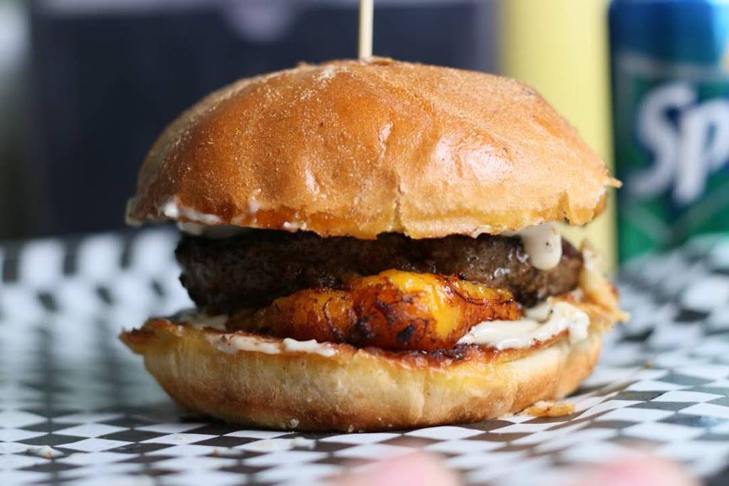 Pipo Burgers on Wheels | restaurant | 8132 NW 67th St, Miami, FL 33166, USA | 3053939694 OR +1 305-393-9694