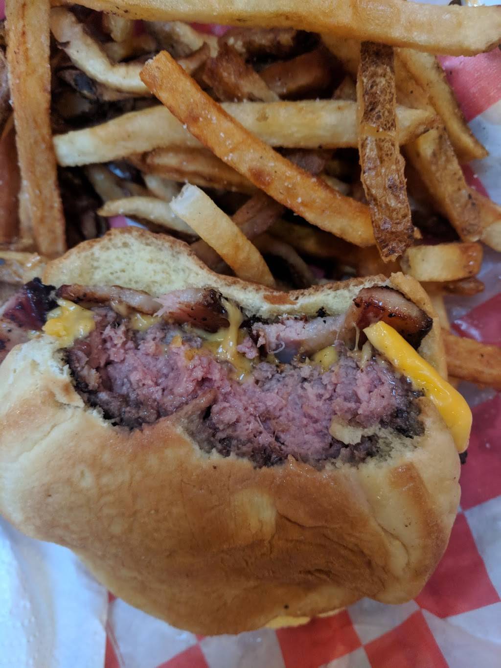 Corner House BBQ | restaurant | 100 Lincoln Ave, Staten Island, NY 10306, USA | 7189871227 OR +1 718-987-1227