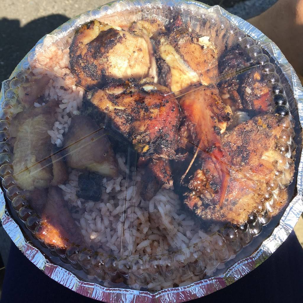 K & S Top of the Hill | restaurant | 114 W Broad St, Stamford, CT 06902, USA | 2039758795 OR +1 203-975-8795