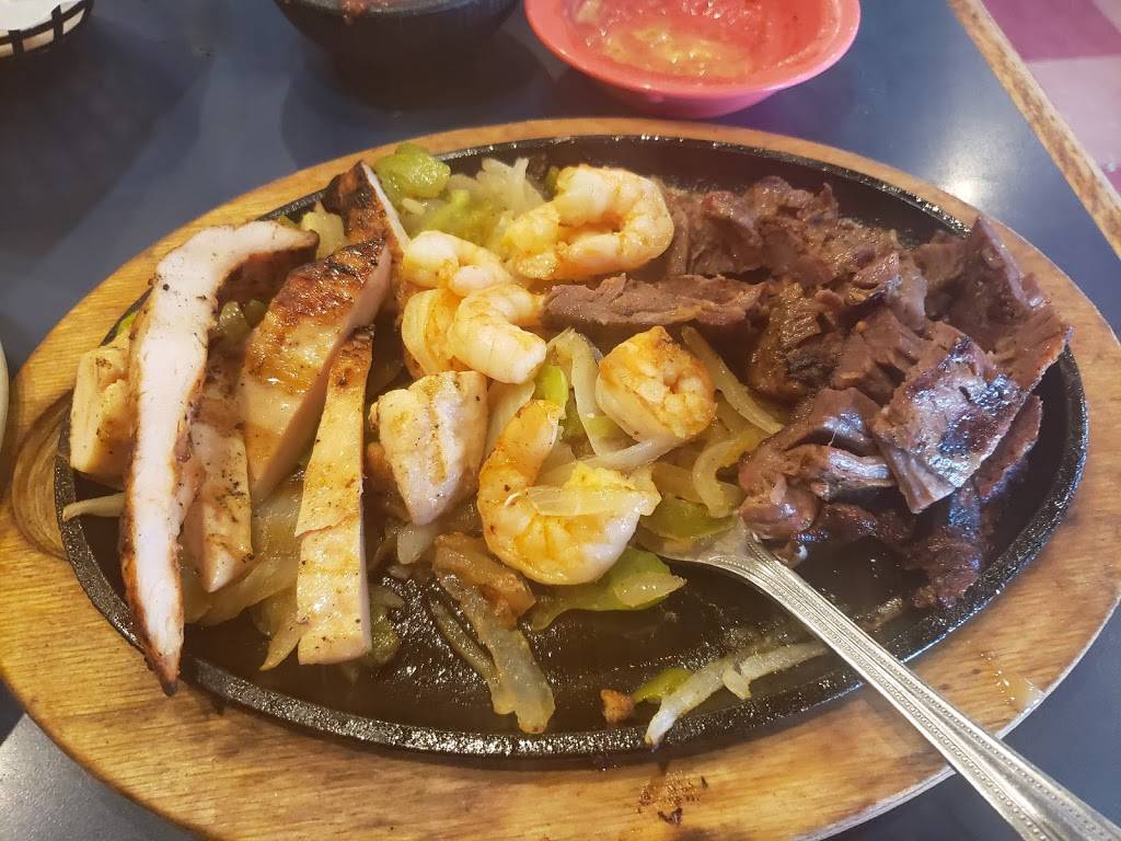 Montereys Little Mexico | restaurant | 5694 W Skelly Dr, Tulsa, OK 74107, USA | 9184452434 OR +1 918-445-2434