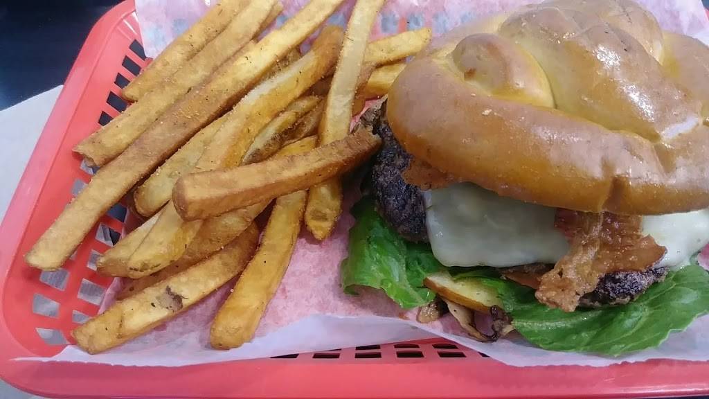 Black Bear Kitchen | restaurant | 17440 7th St, Montverde, FL 34756, USA | 3523832327 OR +1 352-383-2327