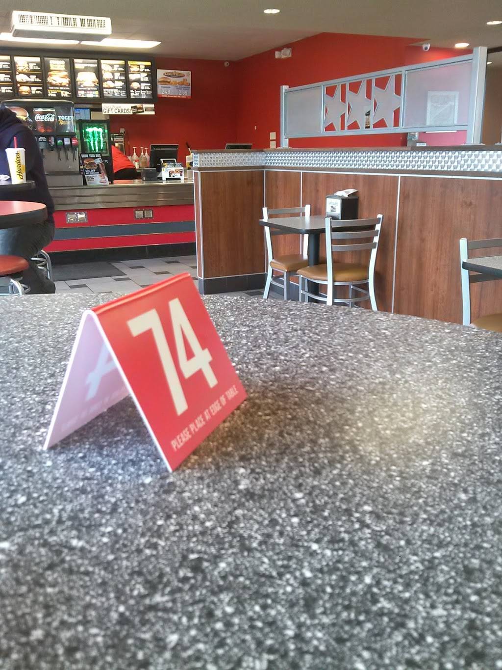 Hardees | restaurant | 201 School St, Hillsboro, IL 62049, USA | 2175323861 OR +1 217-532-3861