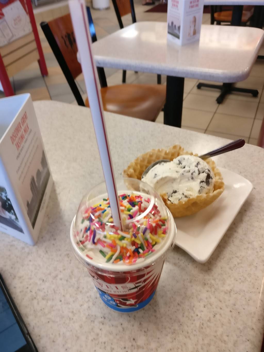 Oberweis Ice Cream and Dairy Store | restaurant | 4811 Dempster Street, Skokie, IL 60077, USA | 2245347429 OR +1 224-534-7429