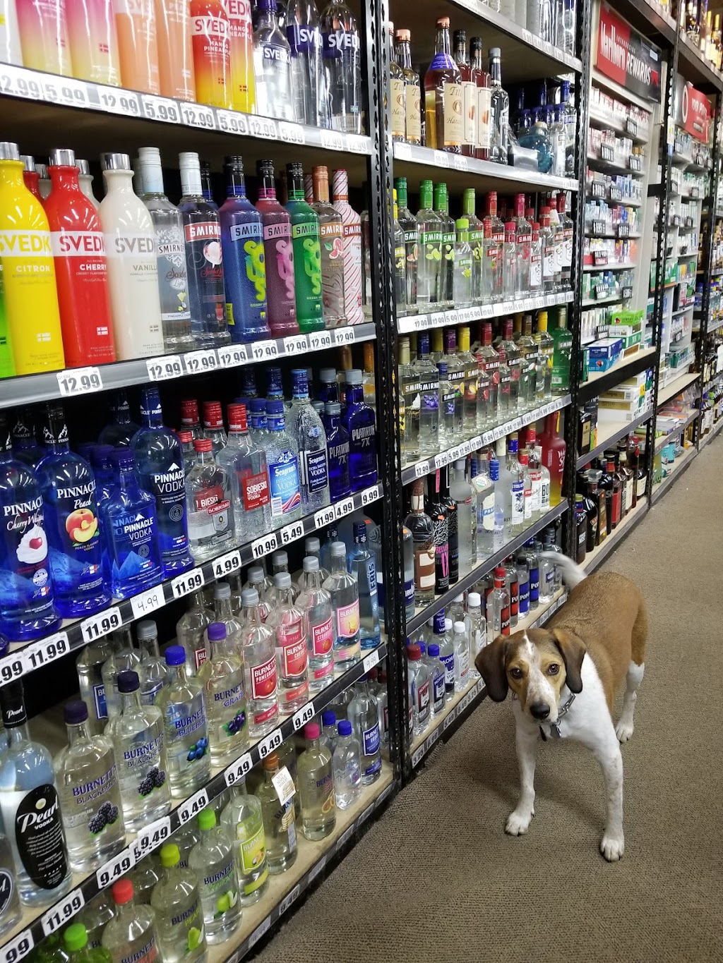 D19 Liquor / Hunt Brothers Pizza | meal takeaway | 6006 Pinckney Rd, Pinckney, MI 48169, USA | 7346489087 OR +1 734-648-9087