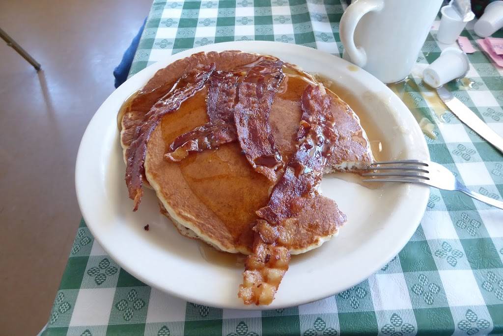 Cherry Ridge Airport Restaurant | restaurant | 30 Bomber Ln, Honesdale, PA 18431, USA | 5702535517 OR +1 570-253-5517