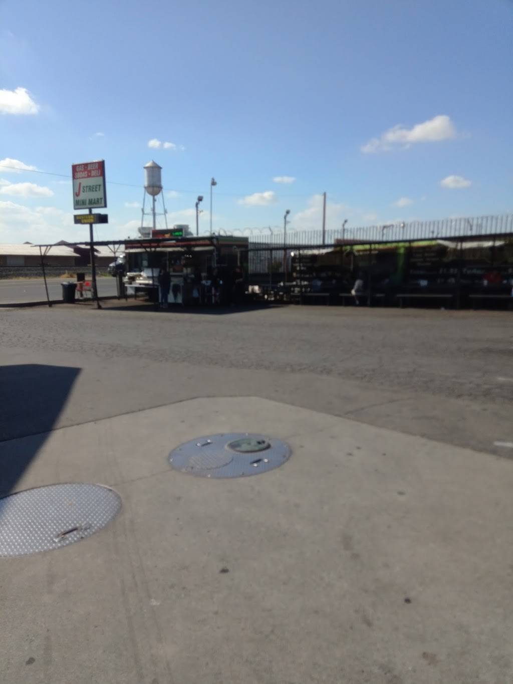 Jaliscos Tacos | restaurant | 1510 N J St, Tulare, CA 93274, USA | 5597566014 OR +1 559-756-6014