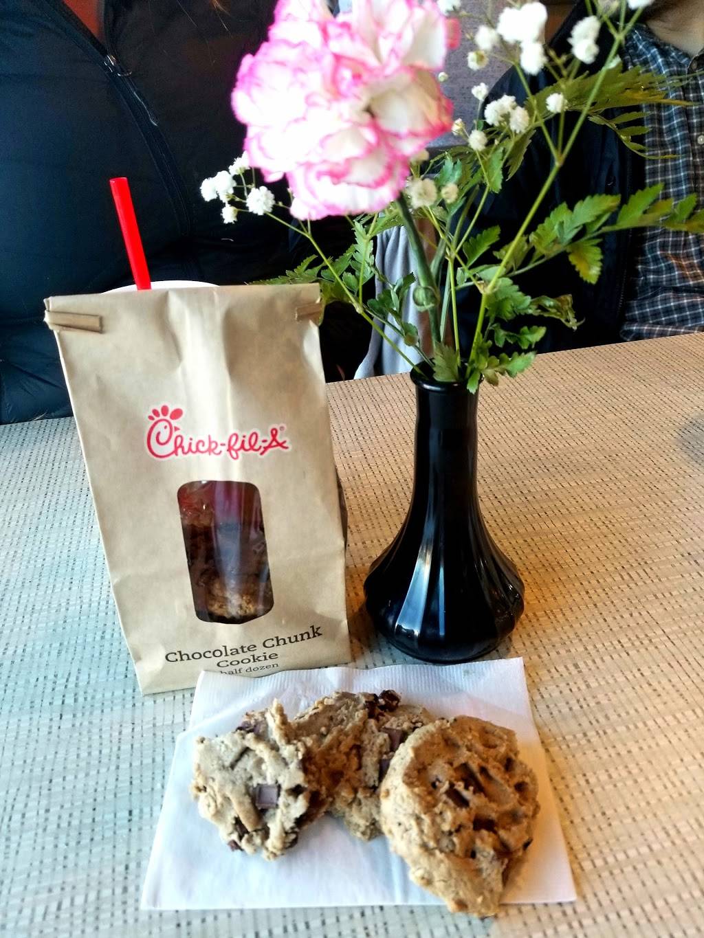 Chick-fil-A | restaurant | 2645 S 108th St, West Allis, WI 53227, USA | 4143274885 OR +1 414-327-4885