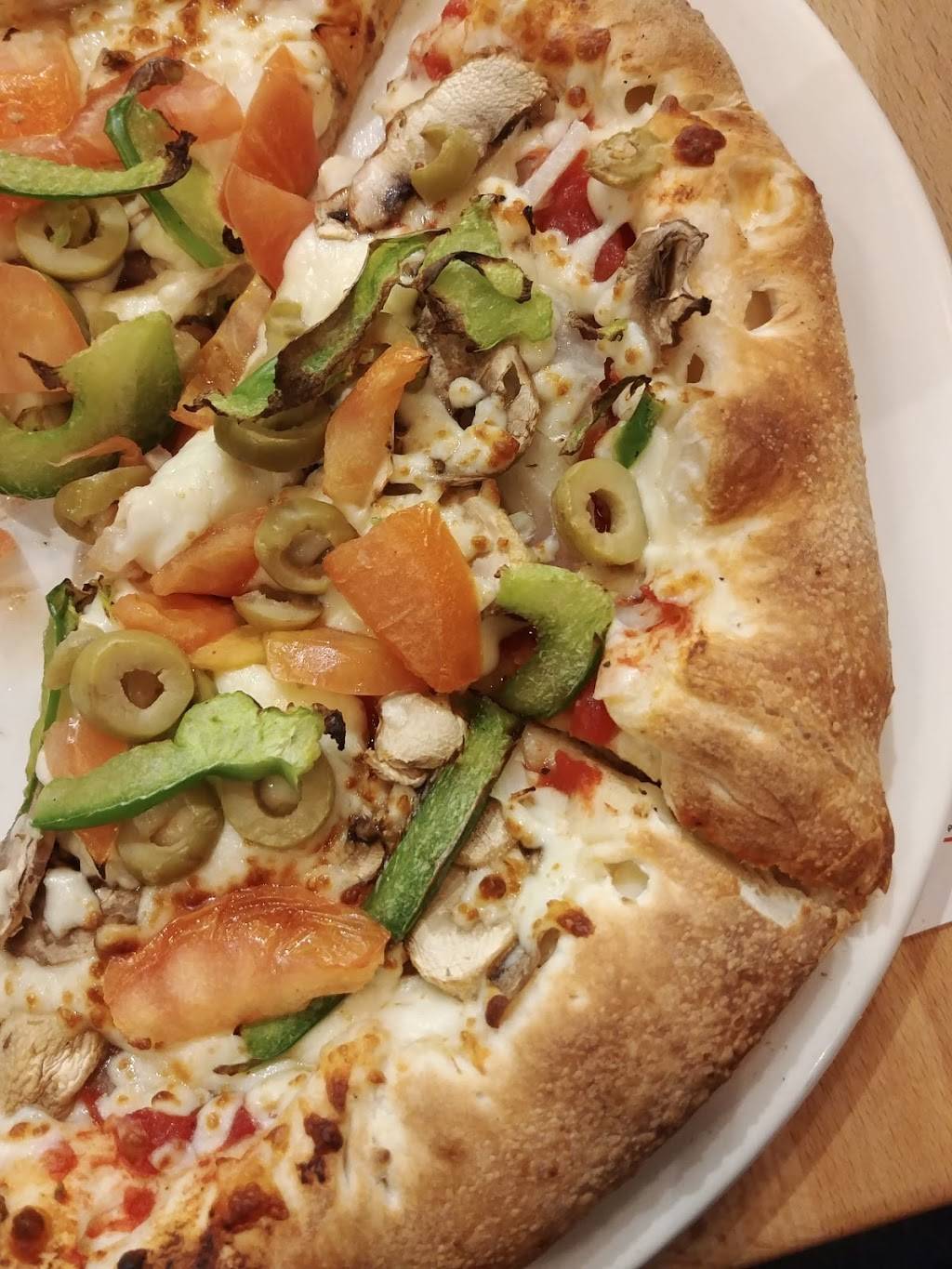 Mikes | restaurant | 880 Rue Beaulac, Saint-Laurent, QC H4R 2X7, Canada | 5143319655 OR +1 514-331-9655