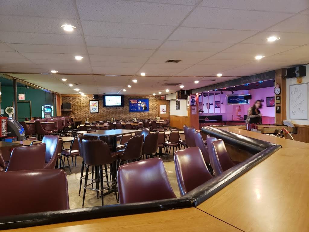 Johnnys Roadhouse | restaurant | 2278 E, US-10, Custer, MI 49405, USA | 2317572585 OR +1 231-757-2585