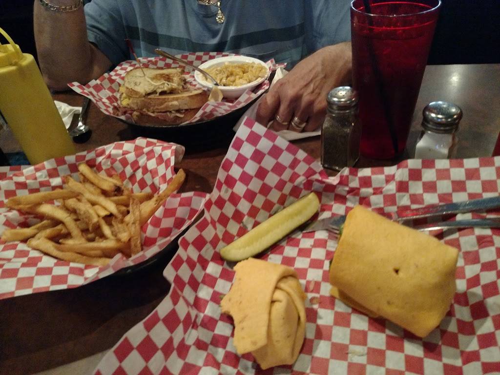 Grubs Uptown | restaurant | 3467 N Shiloh Dr, Fayetteville, AR 72703, USA | 4795824782 OR +1 479-582-4782