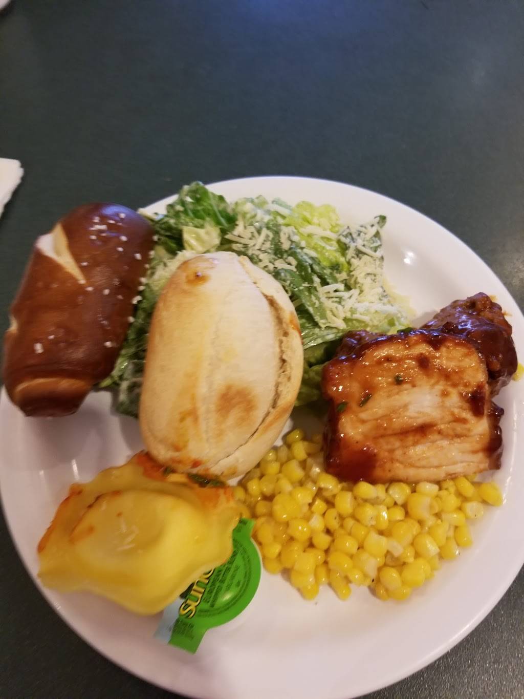 Hollywood & Vine | restaurant | 351 S Studio Dr N, Orlando, FL 32830, USA | 4079393463 OR +1 407-939-3463