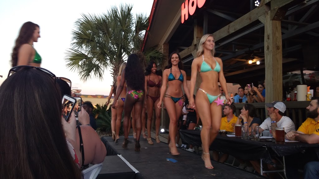 Hooters | restaurant | 3869 Airport Blvd, Mobile, AL 36608, USA | 2513459544 OR +1 251-345-9544