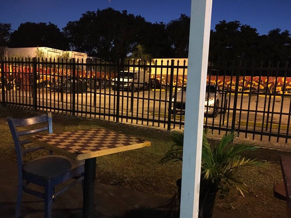 Brother And Sister Bar-B-Que Pit | restaurant | 4530 NW 27th Ave, Miami, FL 33142, USA | 7868008888 OR +1 786-800-8888