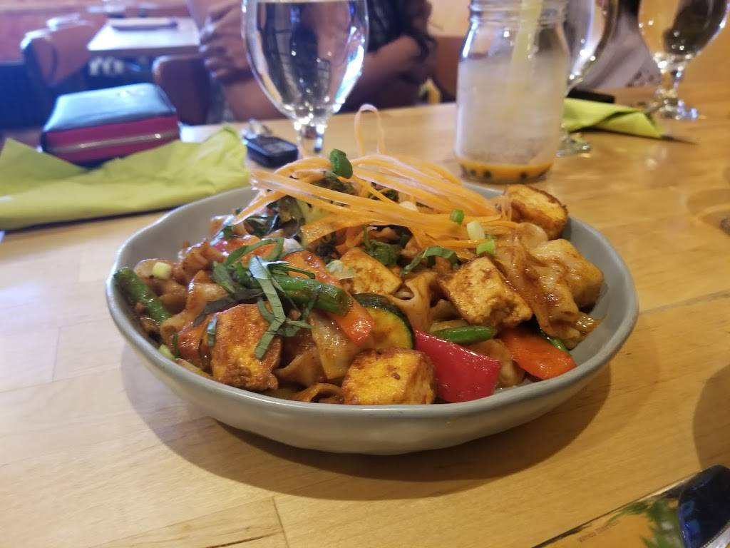 Coco Thai Bistro | restaurant | 231 Haverford Ave, Narberth, PA 19072, USA | 6106677634 OR +1 610-667-7634