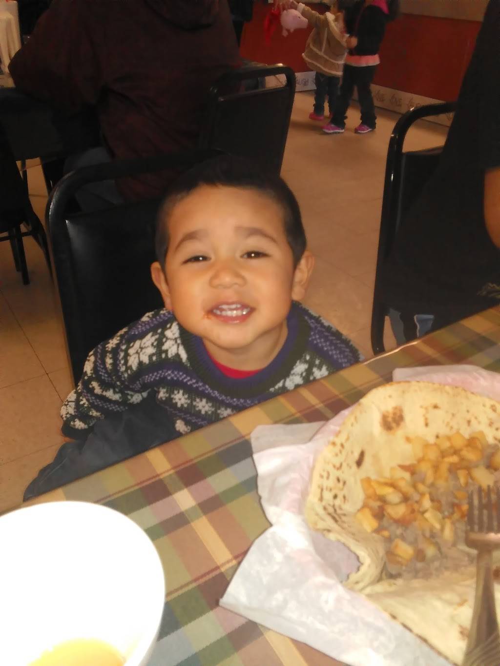 Flores Restaurant | restaurant | 517 B Ave, Sinton, TX 78387, USA | 3613642107 OR +1 361-364-2107