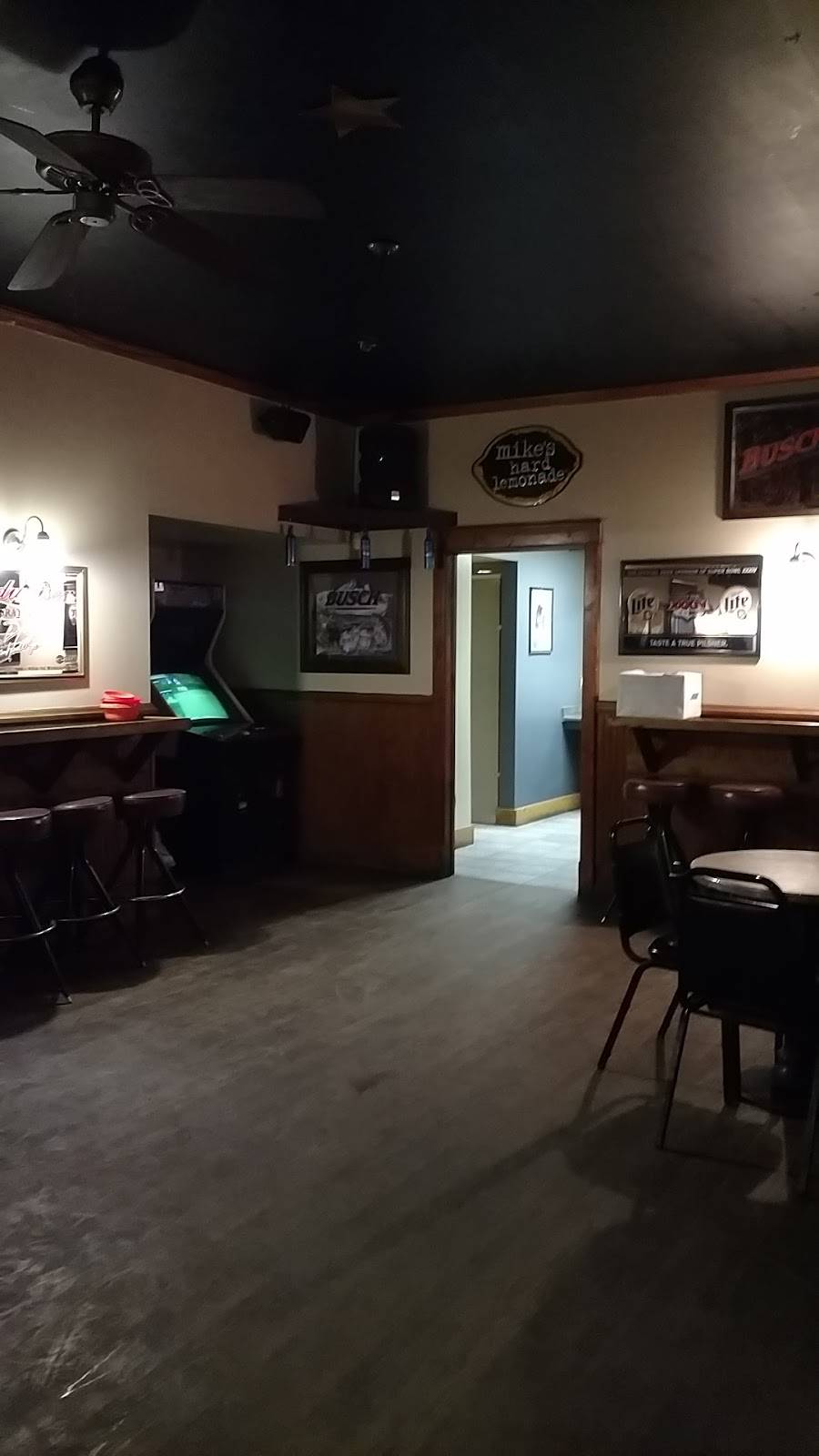 The Berville Hotel Bar & Grill | restaurant | 498 North Ave, Berlin Township, MI 48002, USA | 5867849017 OR +1 586-784-9017