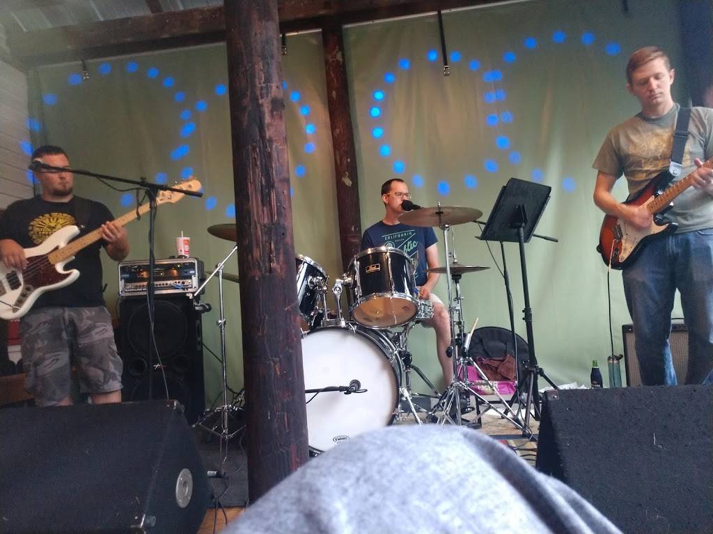 Muddy Creek Music Hall | restaurant | 5455 Bethania Rd, Winston-Salem, NC 27106, USA | 3369238623 OR +1 336-923-8623