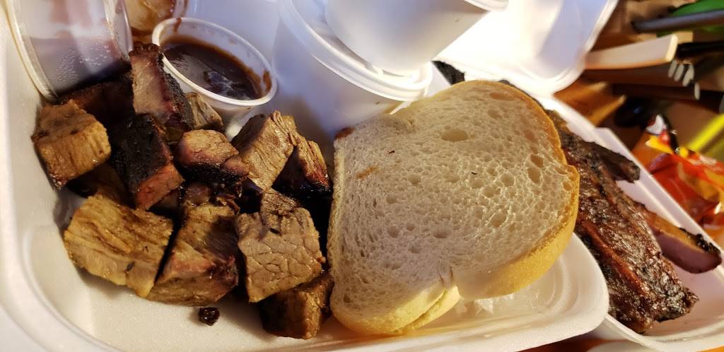 3 Pigs Bbq | restaurant | 890 E Langsford Rd, Lees Summit, MO 64063, USA | 8168132227 OR +1 816-813-2227