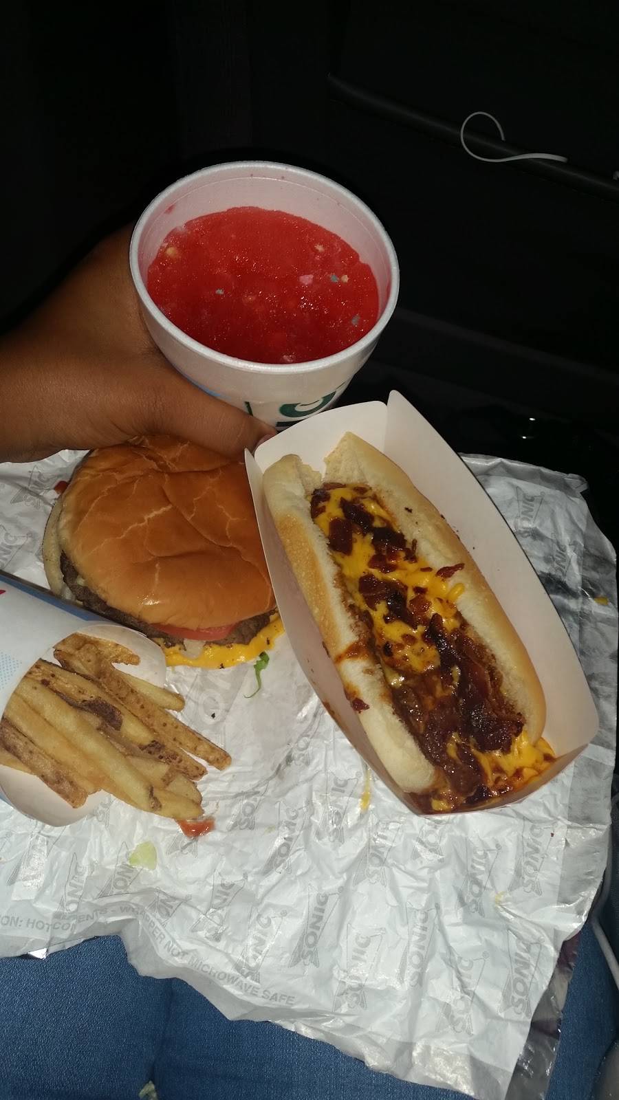 Sonic Drive-In | restaurant | 66 S Raceway Rd, Indianapolis, IN 46231, USA | 3172724379 OR +1 317-272-4379