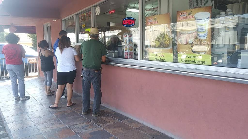 Queens Burgers | restaurant | 12731 Osborne St, Pacoima, CA 91331, USA | 8188966456 OR +1 818-896-6456