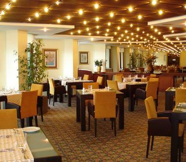 Lé Allens Paradise | restaurant | 39580 Lowes Dr, Palmdale, CA 93551, USA | 6618457628 OR +1 661-845-7628