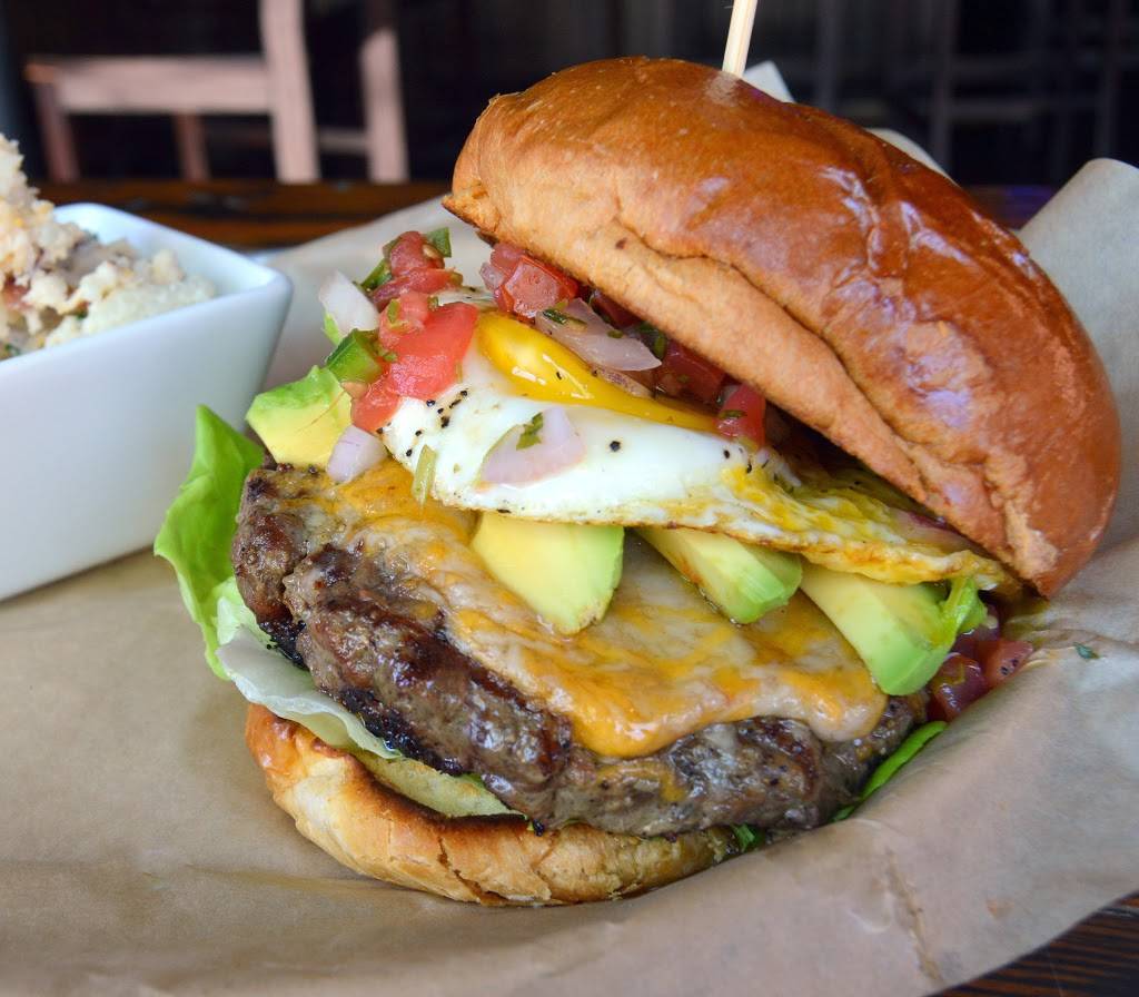 McCrays Tavern Smyrna | restaurant | 4500 W Village Pl #2009, Smyrna, GA 30080, USA | 6783709112 OR +1 678-370-9112