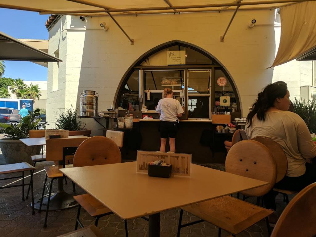 Tylers Burgers | restaurant | 6603, 149 S Indian Canyon Dr, Palm Springs, CA 92262, USA | 7603252990 OR +1 760-325-2990