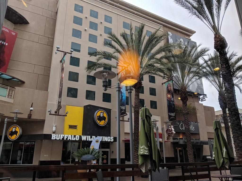 Buffalo Wild Wings | restaurant | 127 E Palm Ave, Burbank, CA 91502, USA | 8185242373 OR +1 818-524-2373