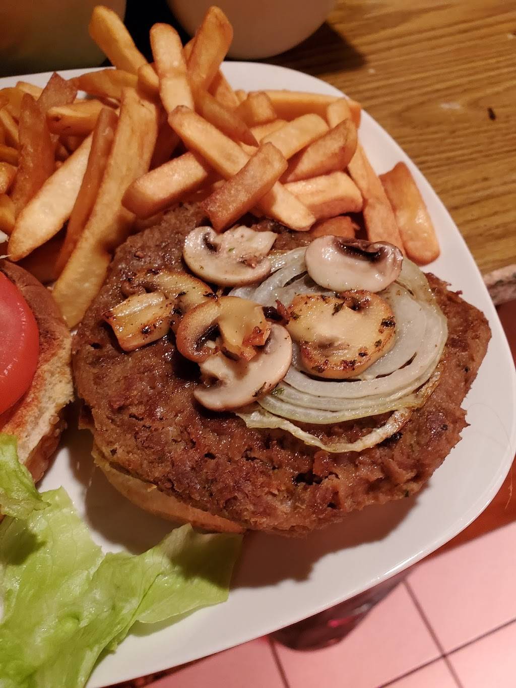 The Copper Mug | restaurant | 79 Broadway, Tillsonburg, ON N4G 3P5, Canada | 5198426227 OR +1 519-842-6227