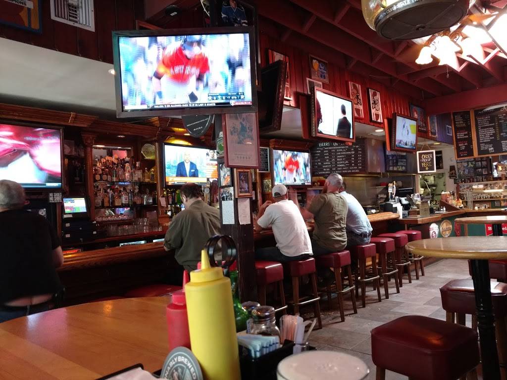 Ausiellos 5th Street Bar and Grill | restaurant | 609 5th St, Santa Rosa, CA 95404, USA | 7075799408 OR +1 707-579-9408