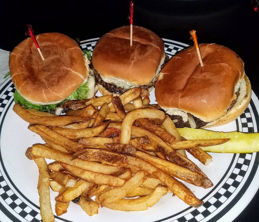 Mastros The 3 Spot | restaurant | 13855 Ridge Rd, North Royalton, OH 44133, USA | 4408771818 OR +1 440-877-1818