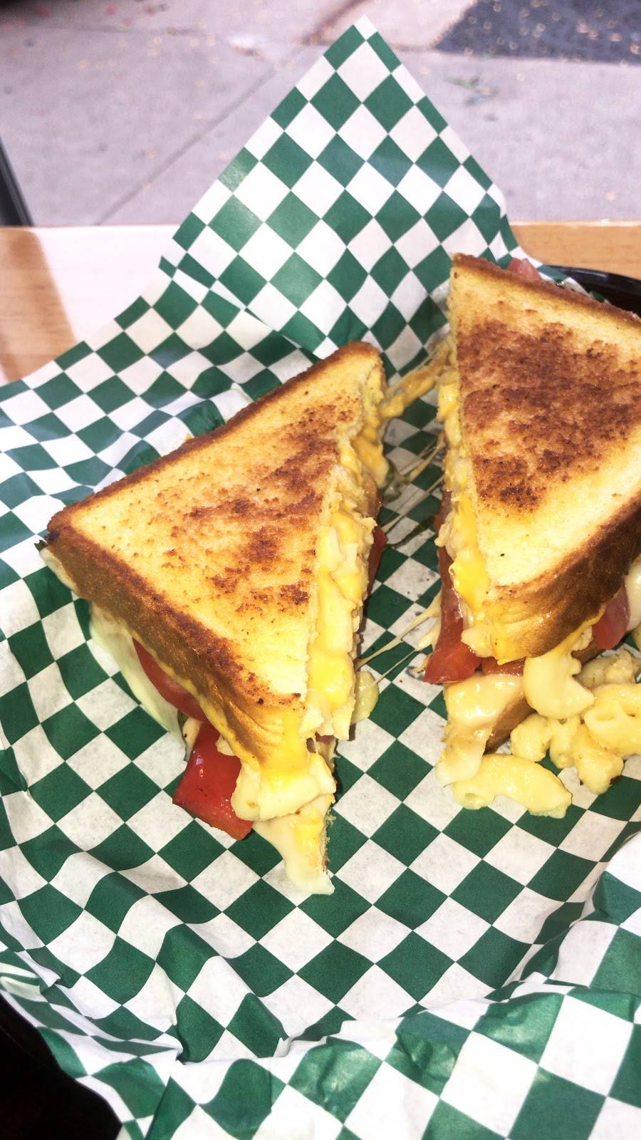 Everdines Grilled Cheese Co. | restaurant | 24 W Jefferson Ave, Naperville, IL 60540, USA | 6305446626 OR +1 630-544-6626