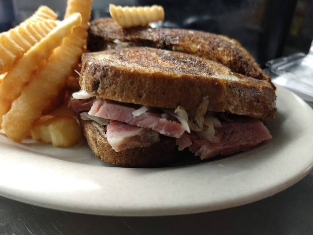 Deweese Family Diner | restaurant | 3753 Main St, Keokuk, IA 52632, USA | 3196213321 OR +1 319-621-3321