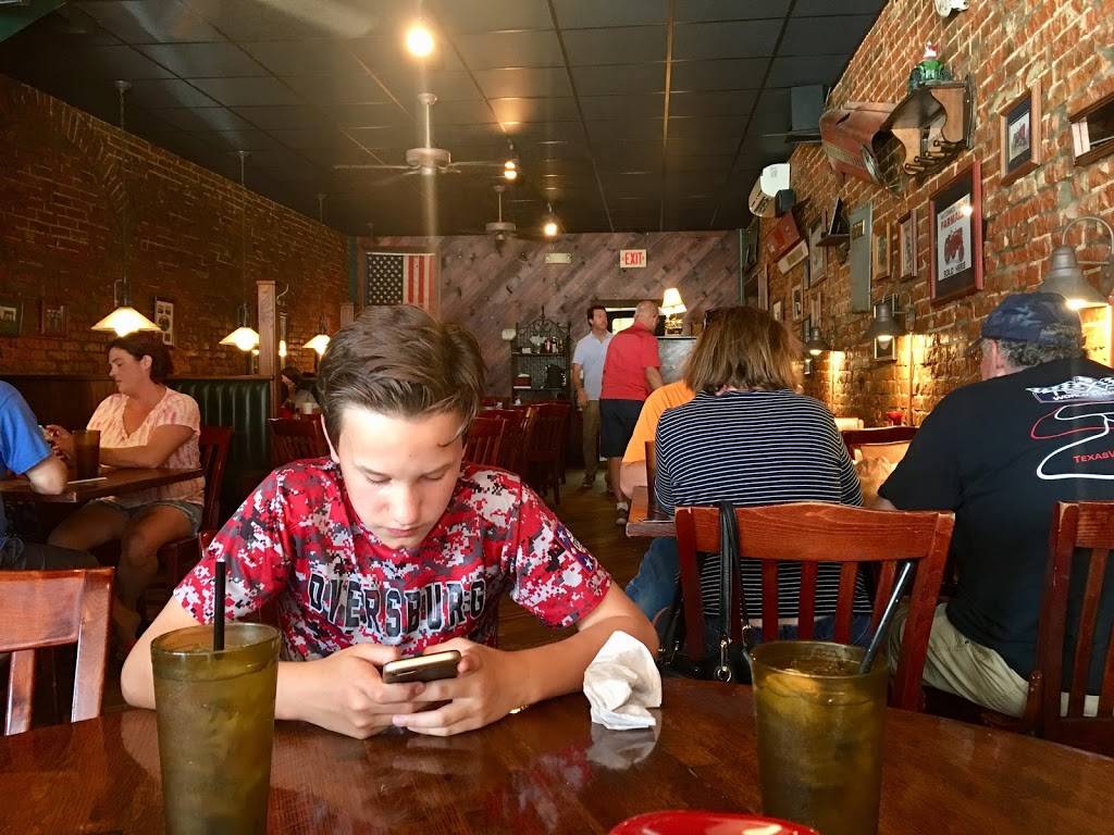 Tractors Classic American Grill | restaurant | 124 S High St, Jackson, MO 63755, USA | 5732430340 OR +1 573-243-0340