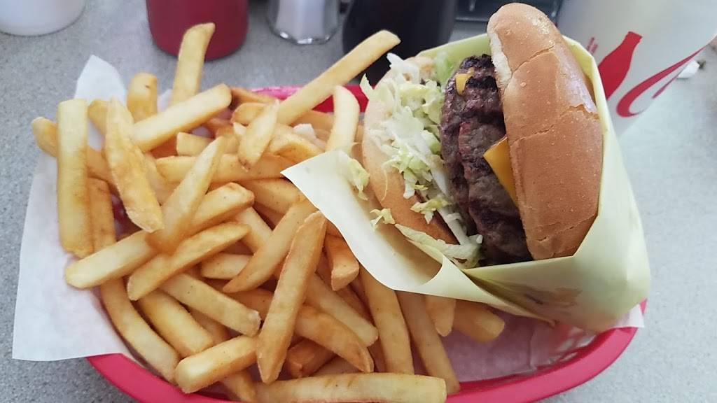 Chris Burgers | restaurant | 28325 Winchester Rd, Winchester, CA 92596, USA | 9519262323 OR +1 951-926-2323