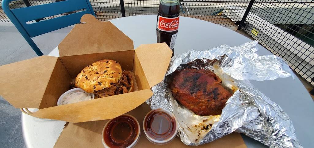 Smokey Gs Smokehouse | restaurant | Atwater Beach, 2670 Atwater St, Detroit, MI 48207, USA | 3136932533 OR +1 313-693-2533