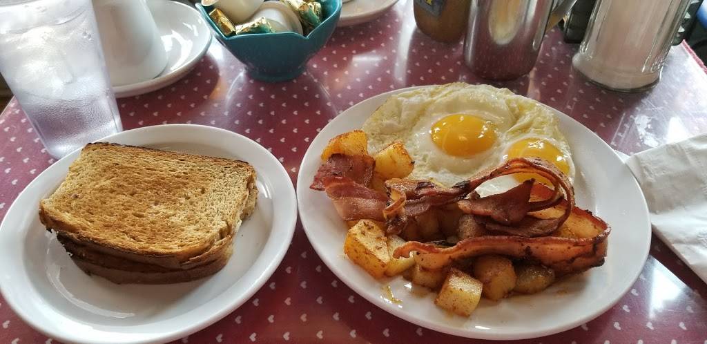 Svea Restaurant | restaurant | 5236 N Clark St, Chicago, IL 60640, USA | 7732757738 OR +1 773-275-7738