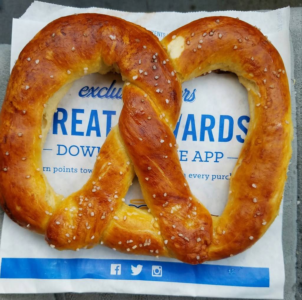 Auntie Annes | restaurant | 4289 Belden Village St NW, Canton, OH 44718, USA | 3304997496 OR +1 330-499-7496