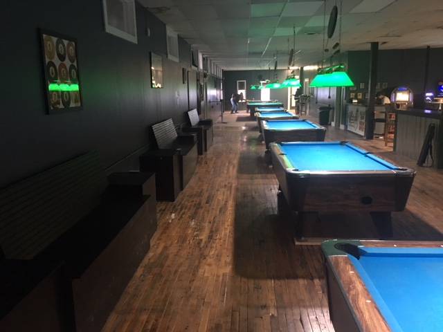 Crankys - Burgers, Birds, & Billiards | restaurant | 2155 N 13th St, Terre Haute, IN 47804, USA | 8122406107 OR +1 812-240-6107
