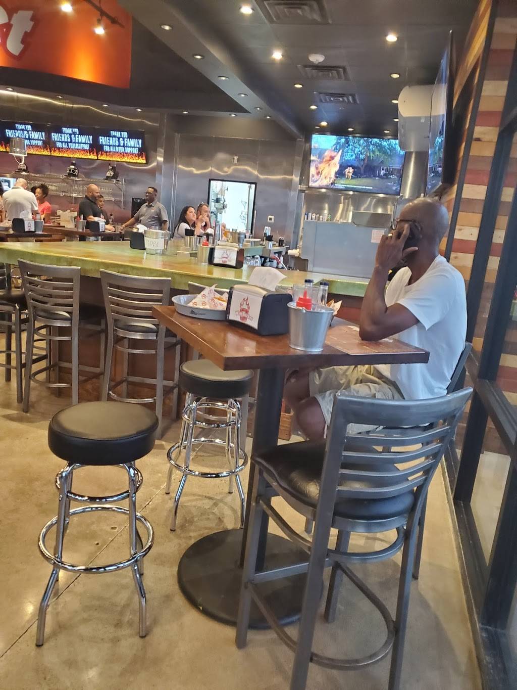 Wing Bucket | restaurant | 3510 W University Dr, McKinney, TX 75071, USA | 2148563570 OR +1 214-856-3570