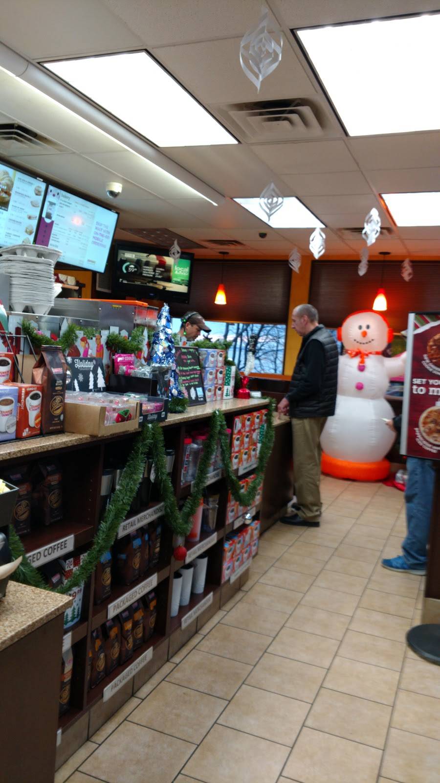 Dunkin | bakery | 632 Main St, Rockland, ME 04841, USA | 2075947756 OR +1 207-594-7756