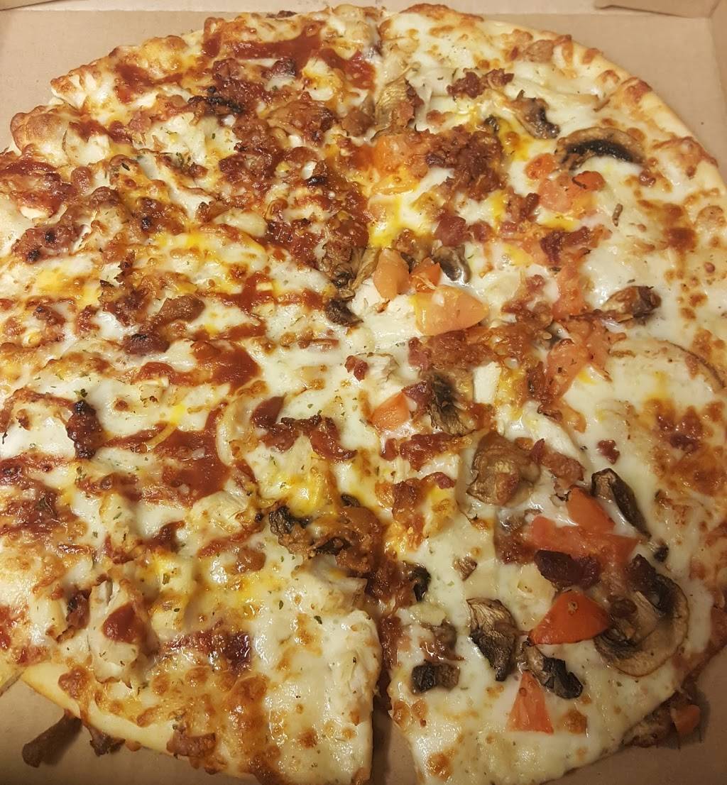 Straw Hat Pizza Bar & Grille | restaurant | 80 W Shaw Ave, Clovis, CA 93612, USA | 5593231300 OR +1 559-323-1300