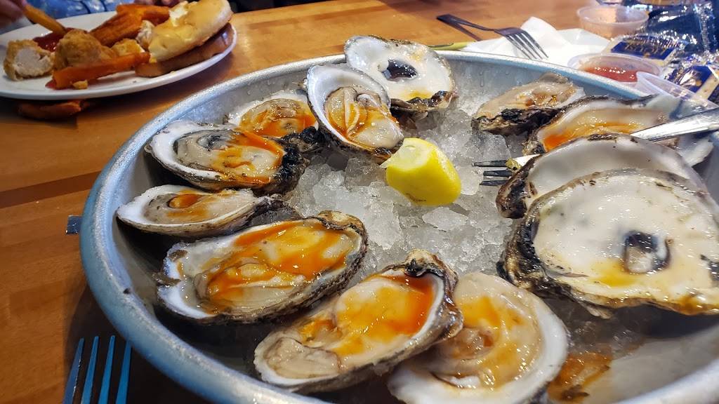 Harpoon Larrys Fish House & Oyster Bar | restaurant | 621 J Clyde Morris Blvd, Newport News, VA 23601, USA | 7578270600 OR +1 757-827-0600