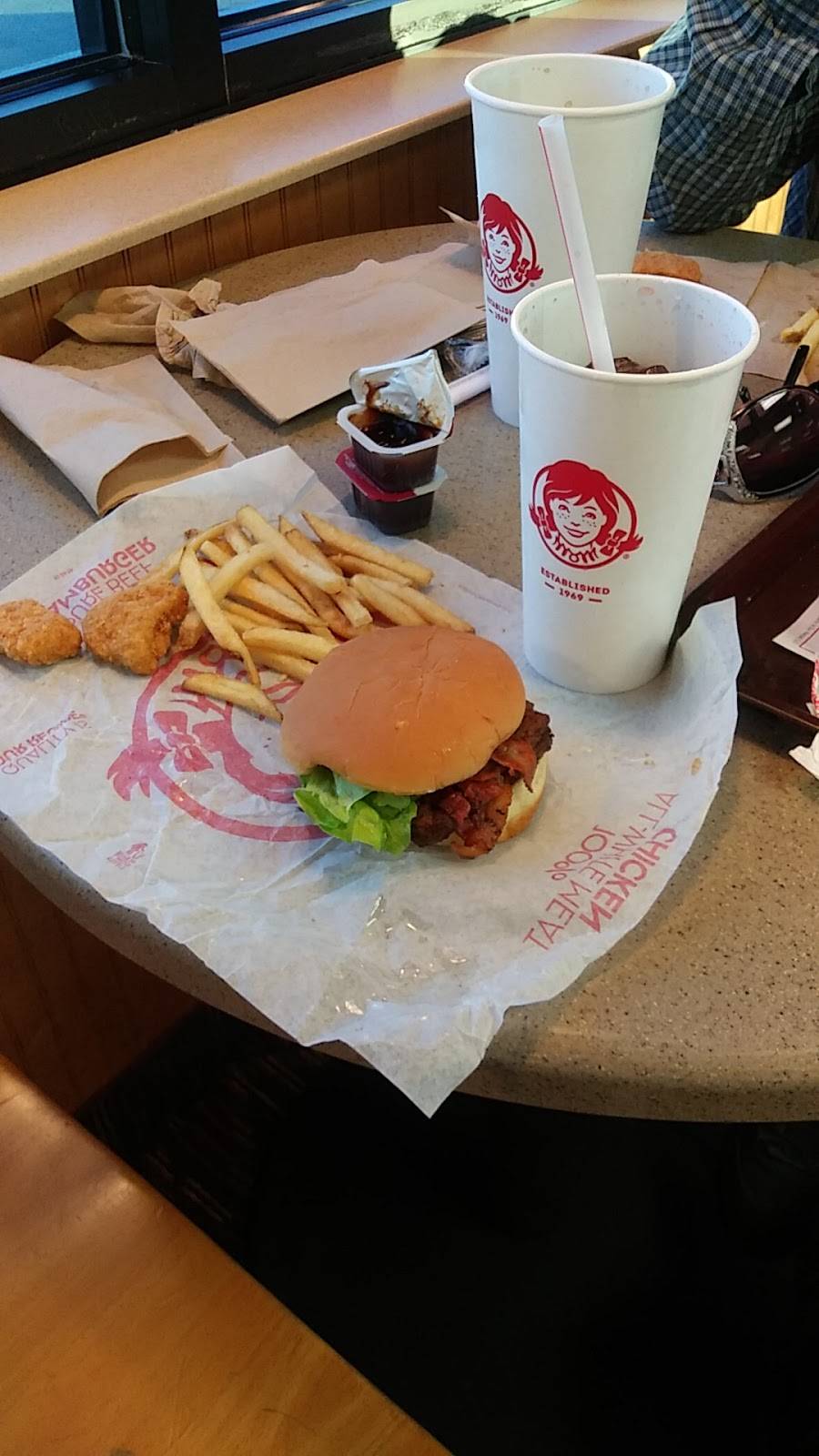 Wendys | restaurant | 4445 W Commerce St, San Antonio, TX 78237, USA | 2104337202 OR +1 210-433-7202