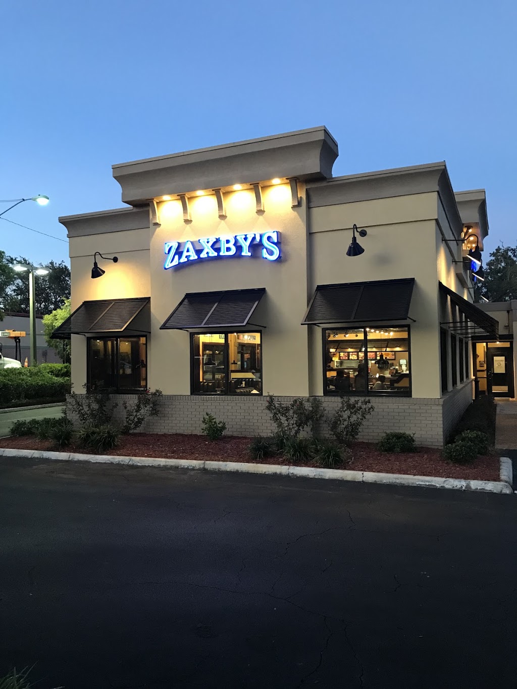 Zaxbys Chicken Fingers & Buffalo Wings | restaurant | 2319 N Monroe St, Tallahassee, FL 32303, USA | 8503834301 OR +1 850-383-4301