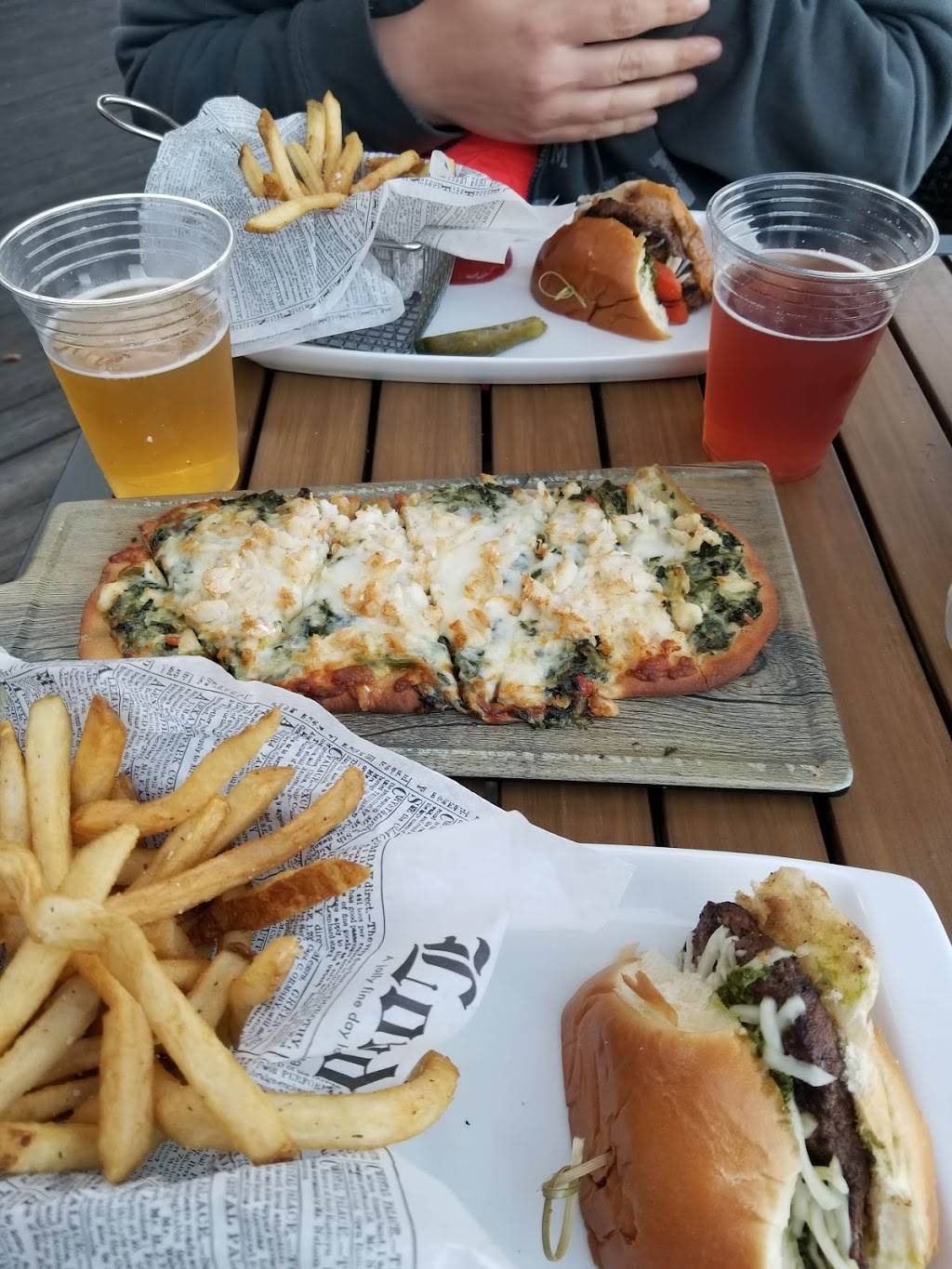 The Robinson Ale House | restaurant | 1200 Ocean Ave, Asbury Park, NJ 07712, USA | 7327741400 OR +1 732-774-1400