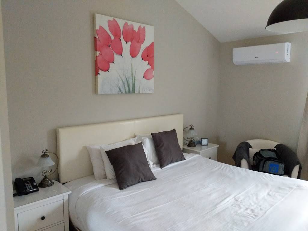 Cantine Chez Roger | restaurant | 721 Rue Principale E, Farnham, QC J2N 1M2, Canada | 4502934792 OR +1 450-293-4792