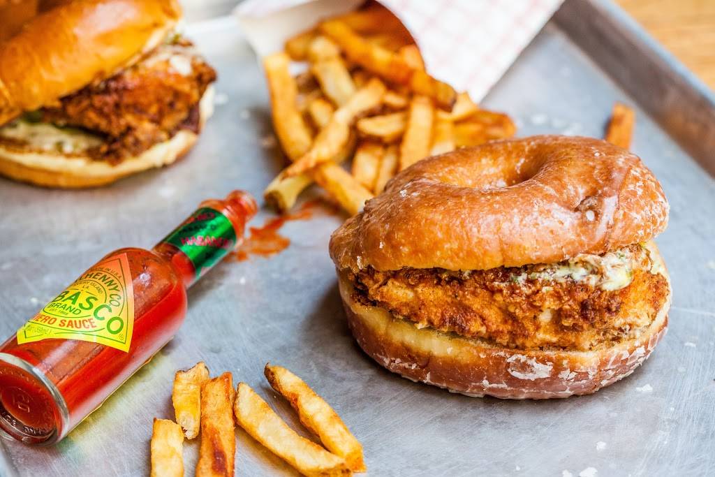 Do-Rite Donuts & Chicken | cafe | 181 N Morgan St, Chicago, IL 60607, USA | 3126248878 OR +1 312-624-8878